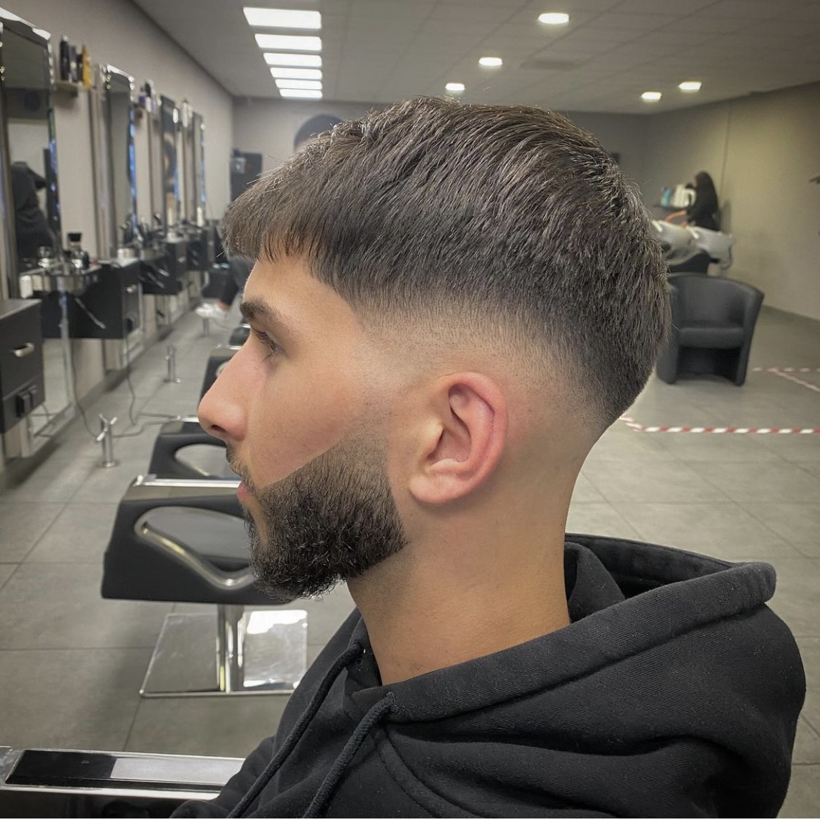 Skin fade met baard, geknipt bij Kapsalon Scissors