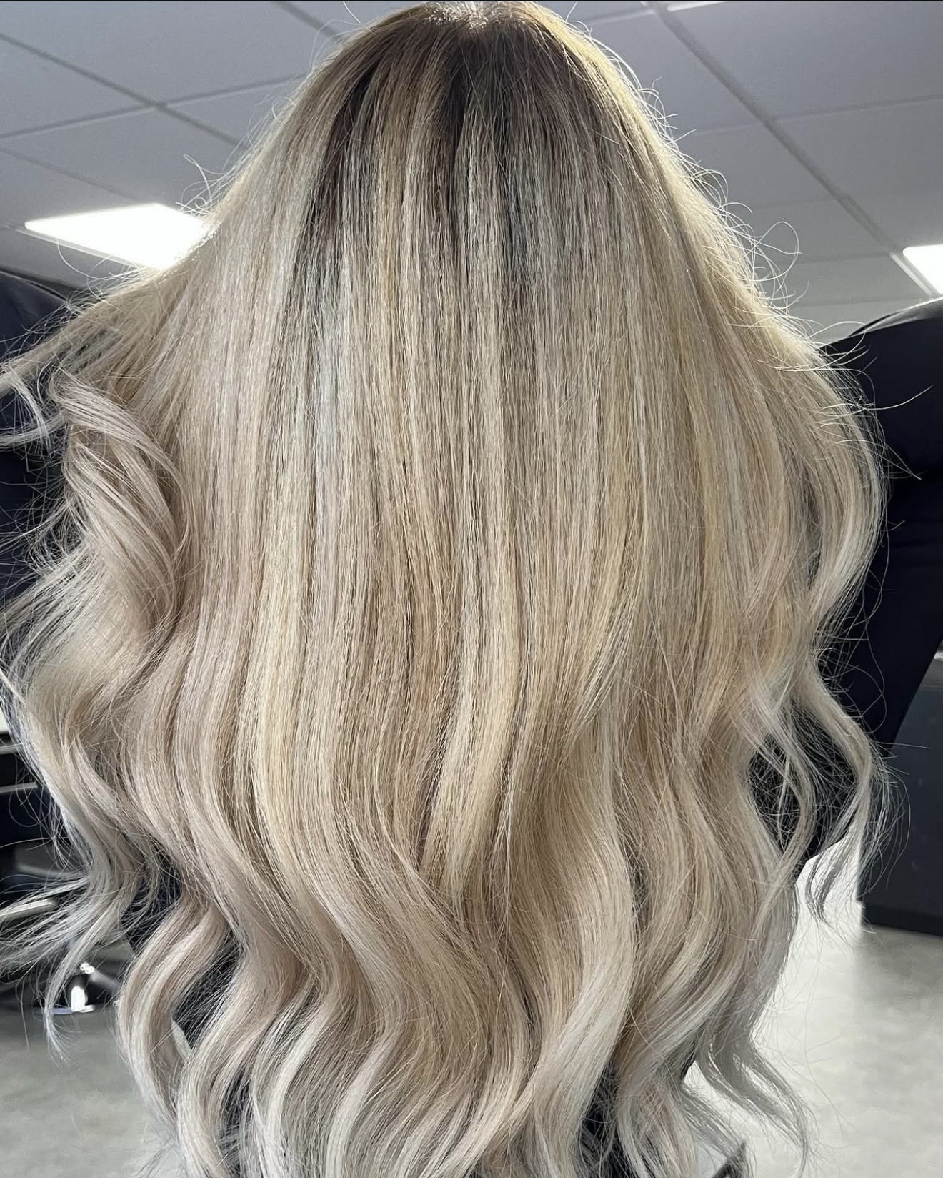 Asblonde balayage met lange golven